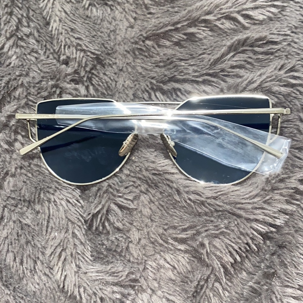 🌵Adorable Brand New mirrored sunglasses! - Picture 3 of 5